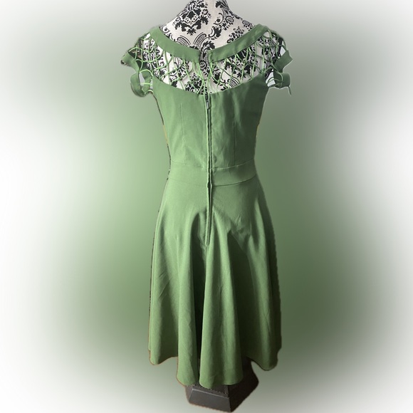 Tatyana Sierra classy yet sexy professional pin up dress - Picture 2 of 8